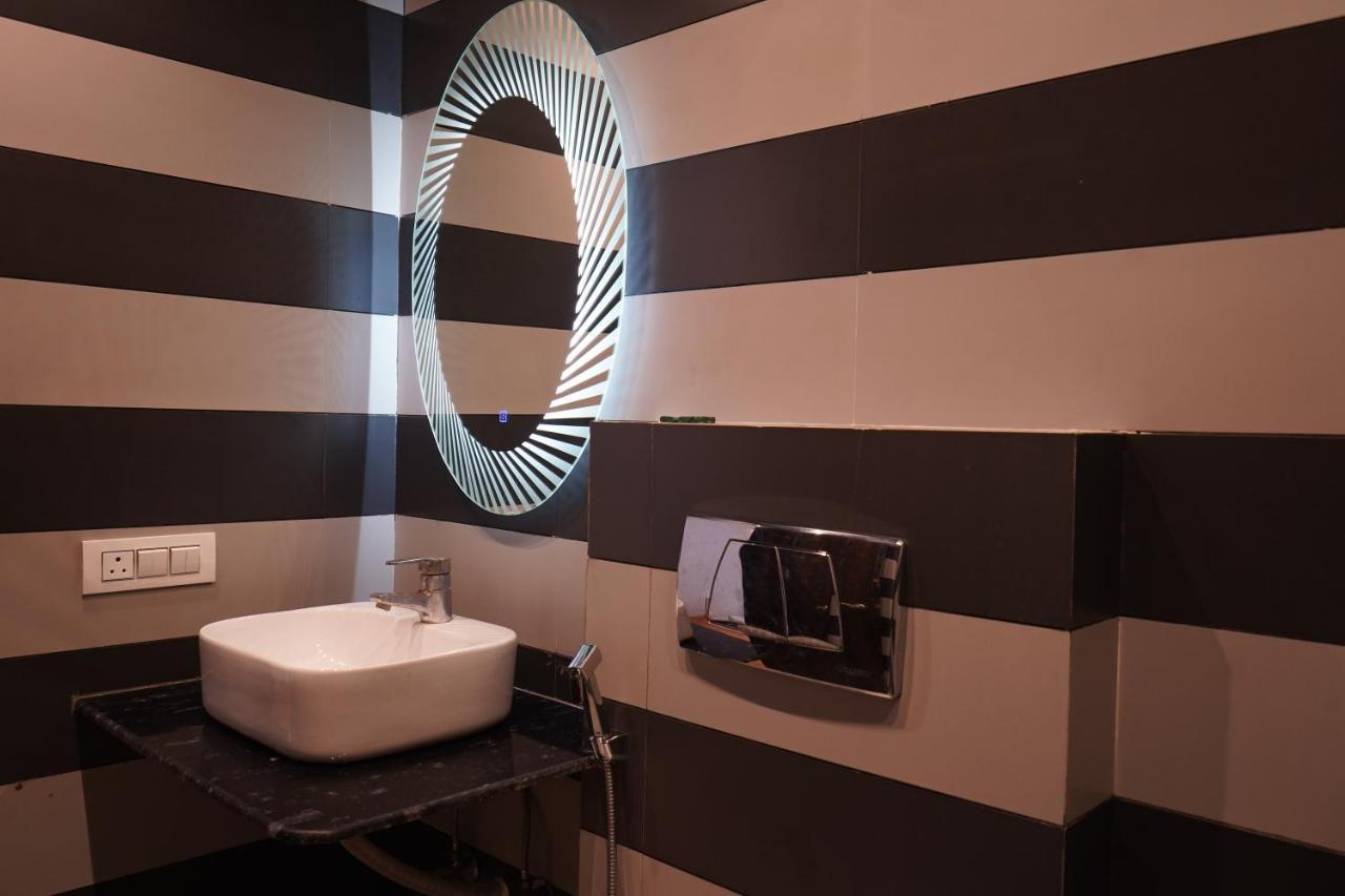 O Delhi, Near Karol Bagh Main Market And Metro Station 3* New Delhi