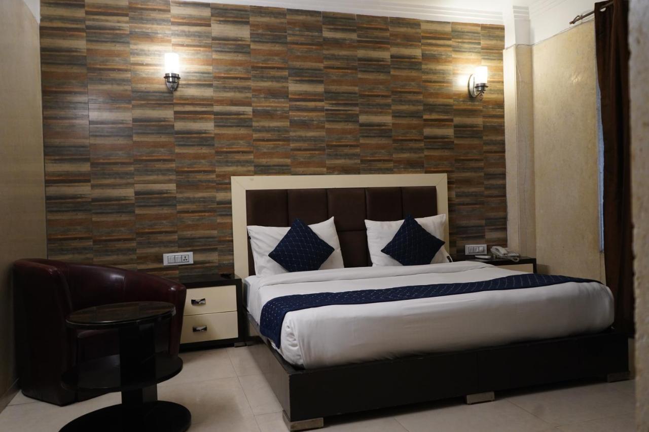 O Delhi, Near Karol Bagh Main Market And Metro Station 3* New Delhi