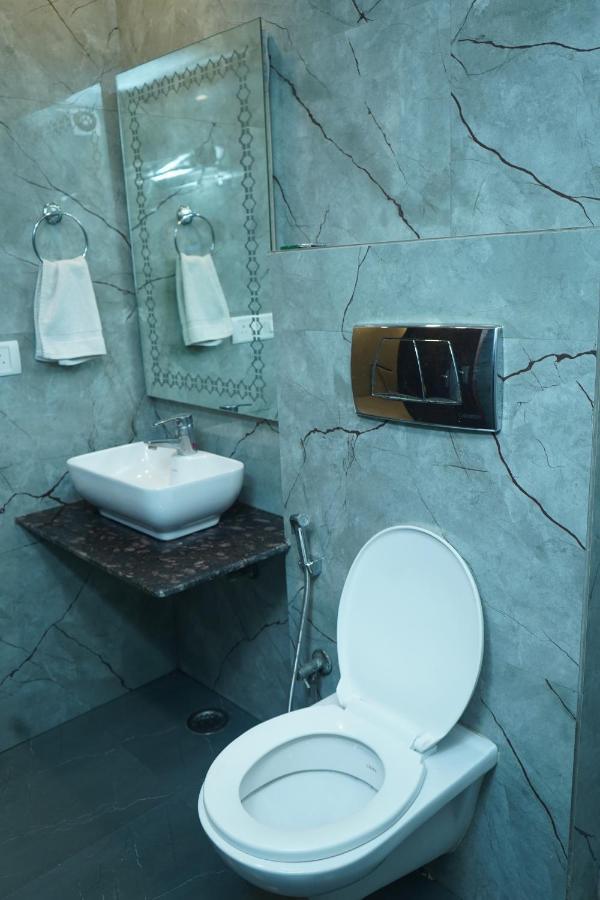 O Delhi, Near Karol Bagh Main Market And Metro Station 3*