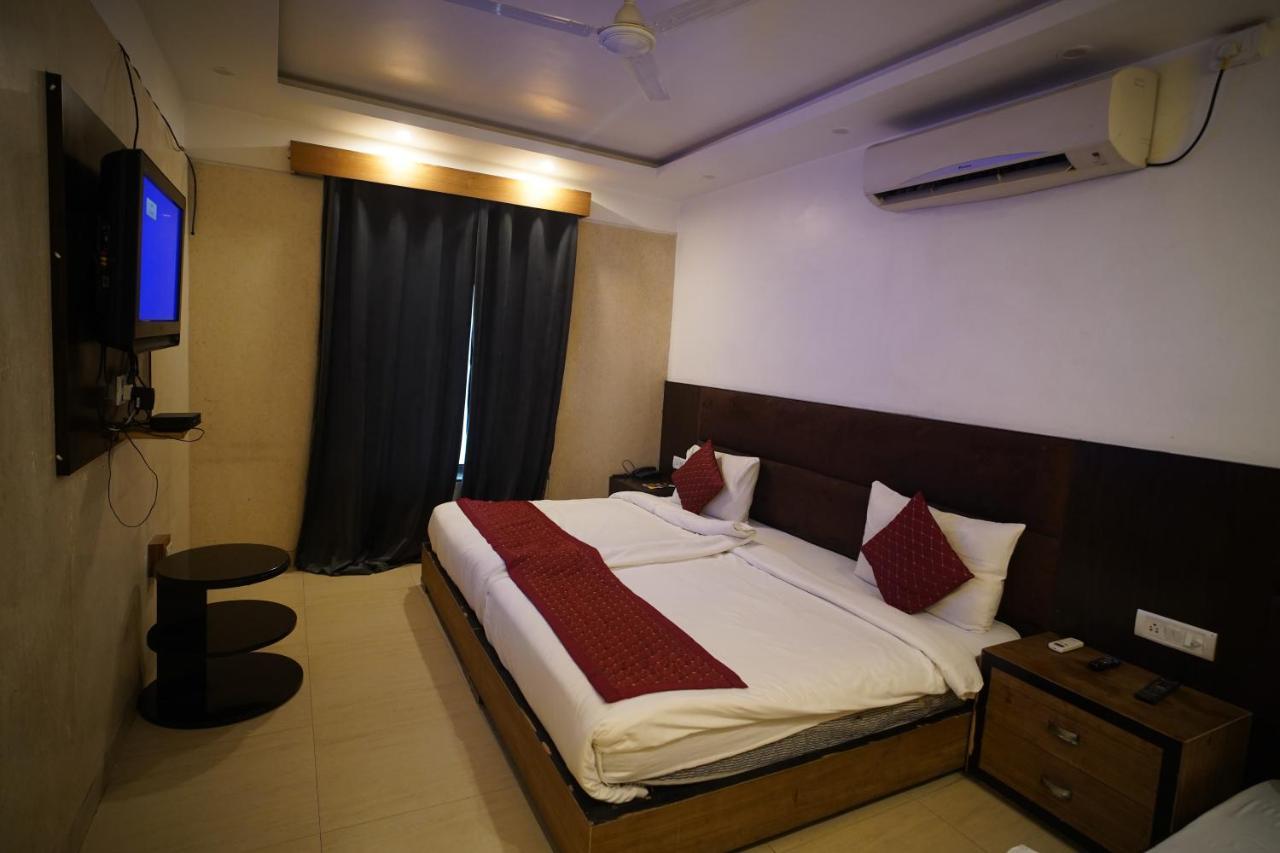 O Delhi, Near Karol Bagh Main Market And Metro Station