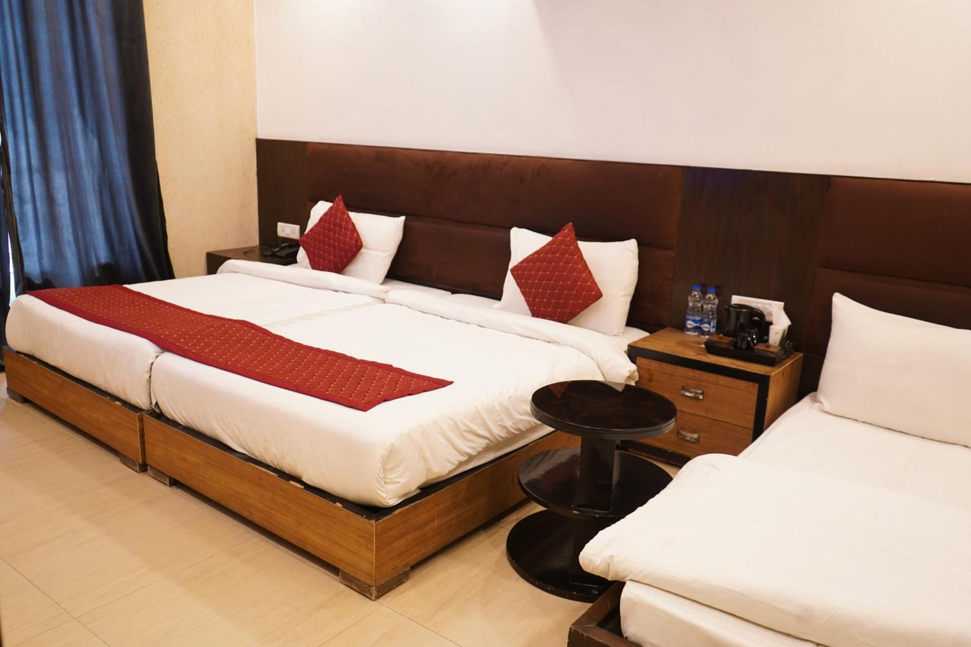 O Delhi, Near Karol Bagh Main Market And Metro Station New Delhi
