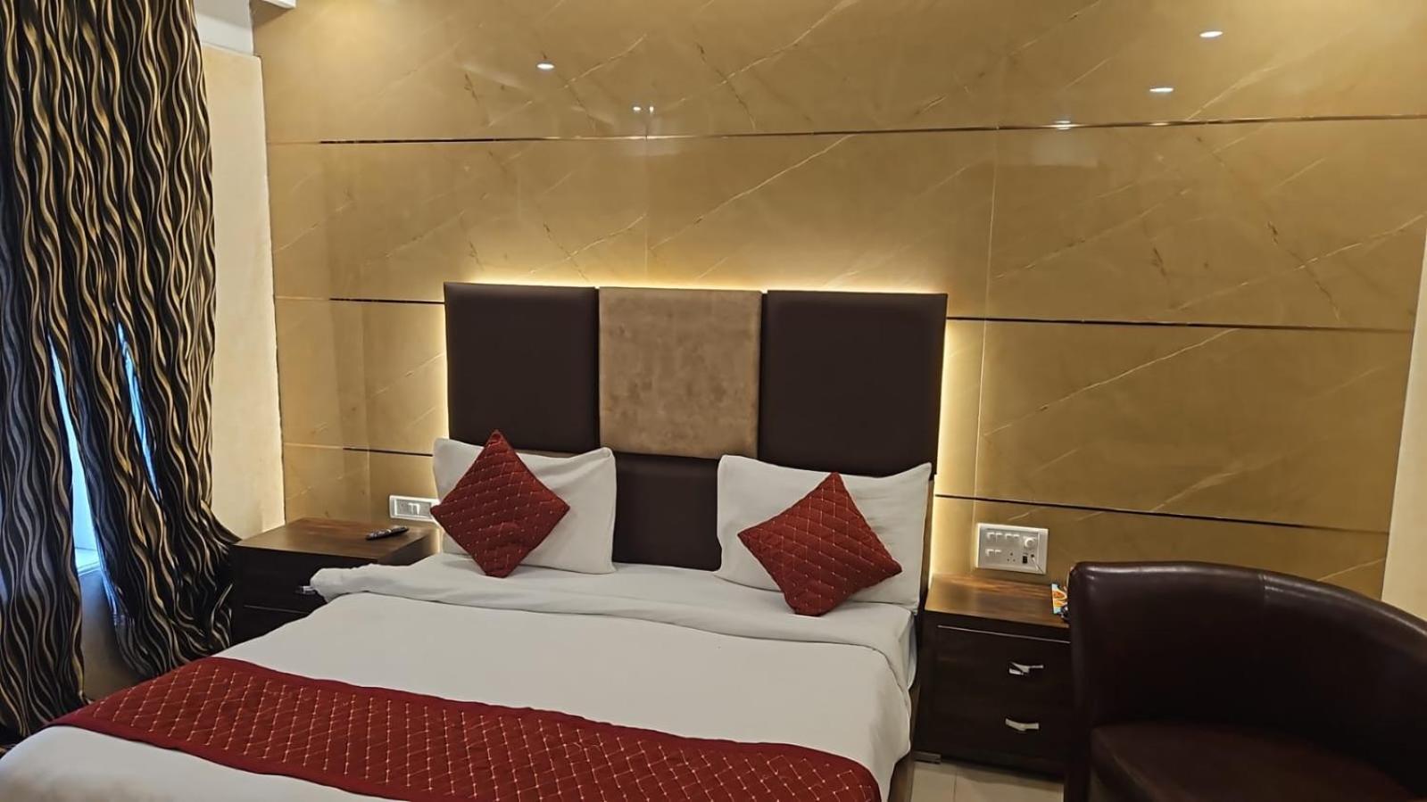 Hotel O Delhi, Near Karol Bagh Main Market And Metro Station New Delhi
