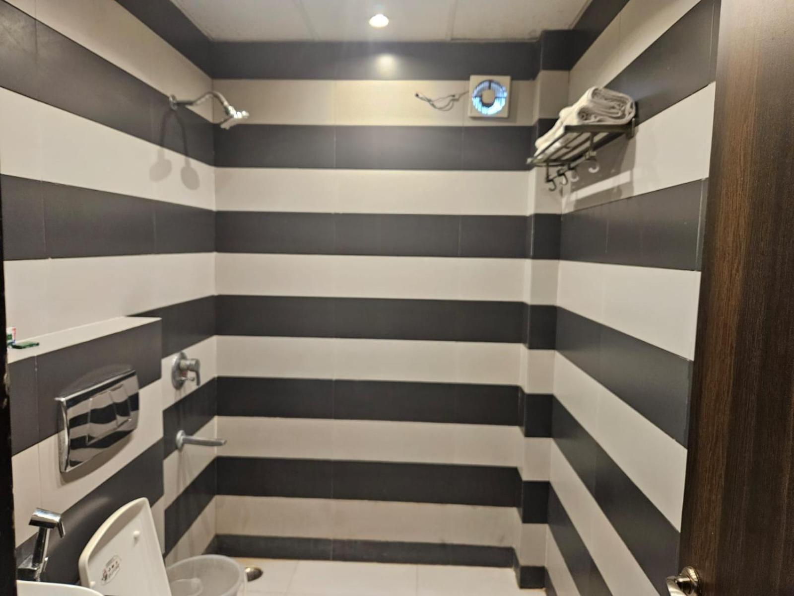 Hotel O Delhi, Near Karol Bagh Main Market And Metro Station New Delhi