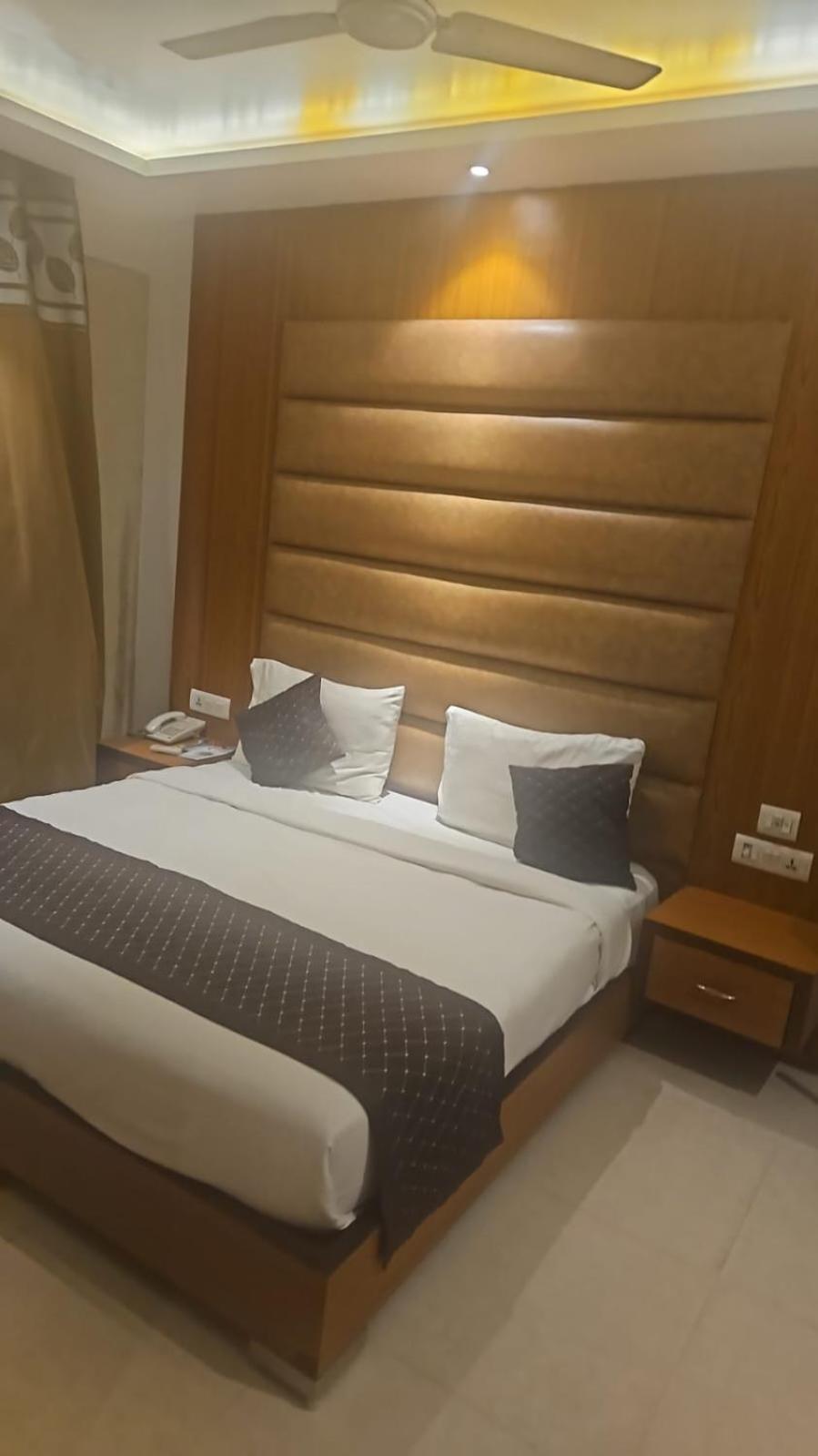 O Delhi, Near Karol Bagh Main Market And Metro Station Hotel