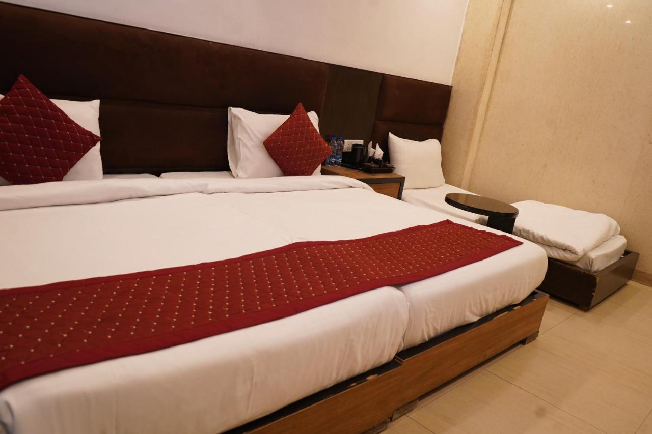 O Delhi, Near Karol Bagh Main Market And Metro Station Hotel