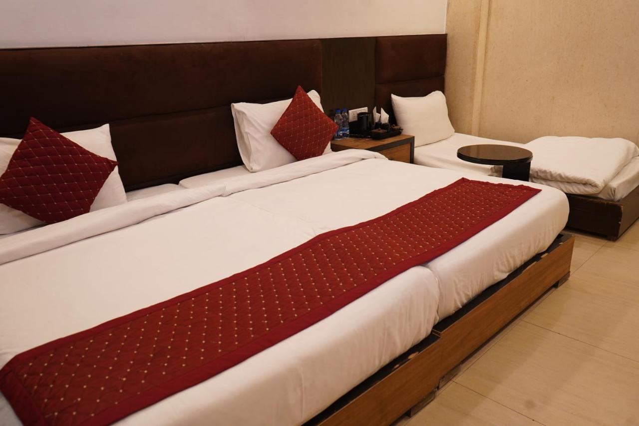 O Delhi, Near Karol Bagh Main Market And Metro Station 3* New Delhi