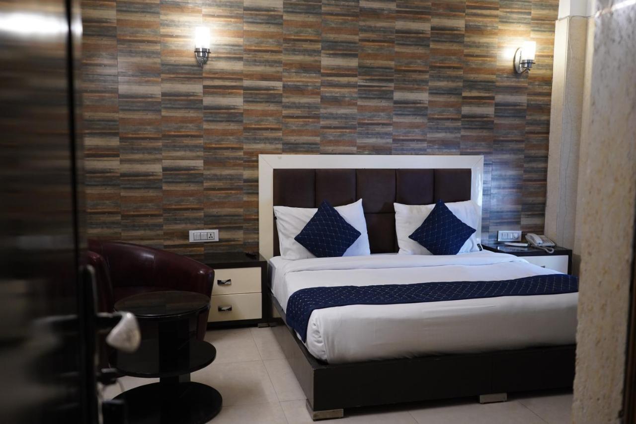 O Delhi, Near Karol Bagh Main Market And Metro Station 3* New Delhi