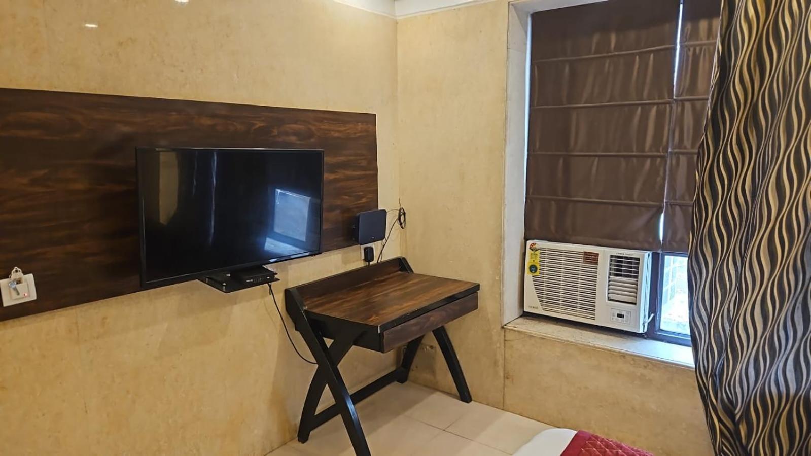 O Delhi, Near Karol Bagh Main Market And Metro Station 3*